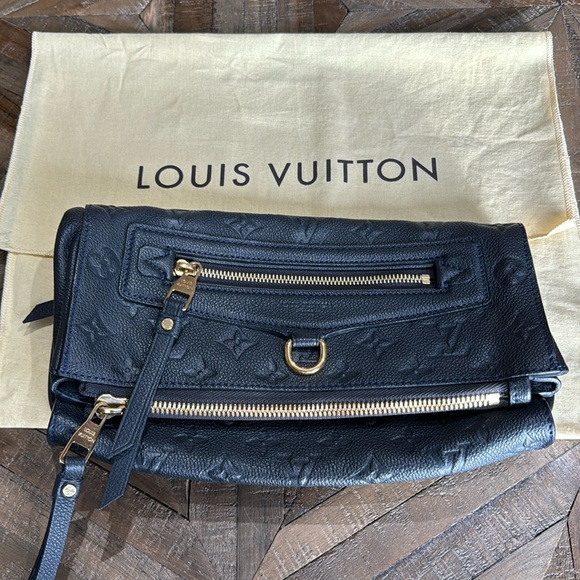 Louis Vuitton 10 Pettilante, monogram empreinte leather flap clutch in blue - Picture 1 of 14